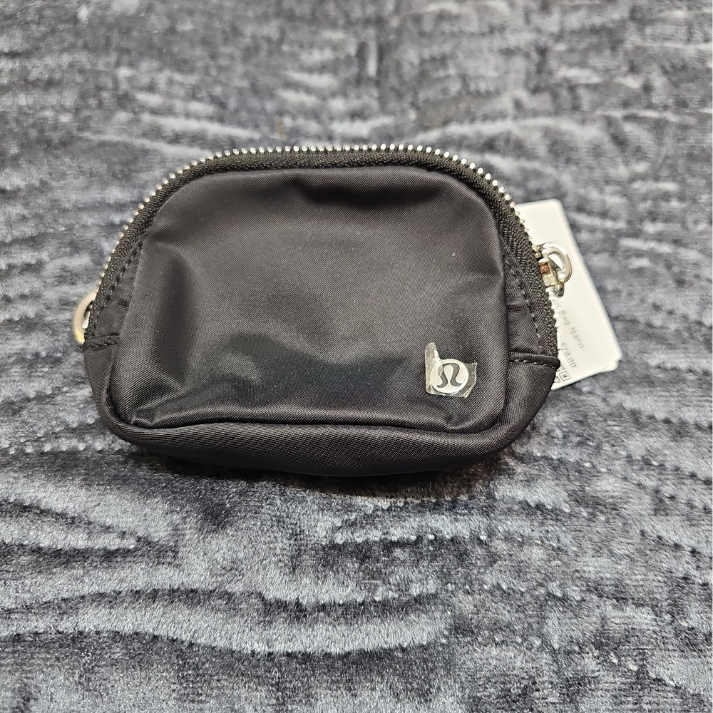 Lululemon Everywhere Belt Bag Nano Black NWT